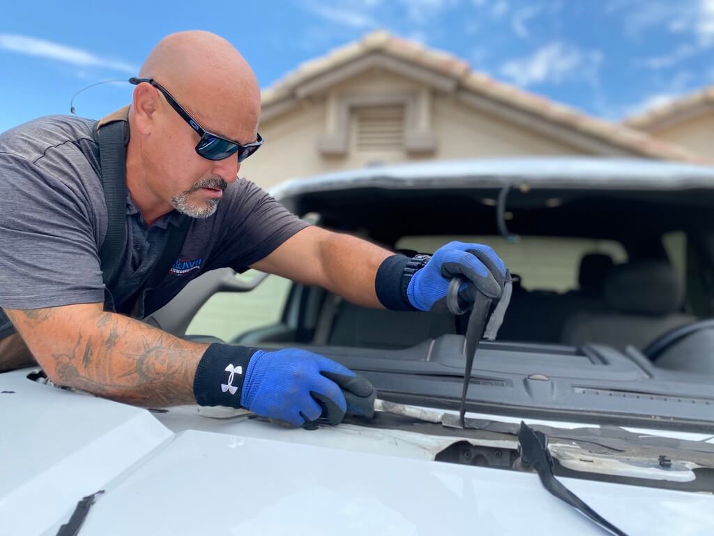 technician-repairing-car-windshield